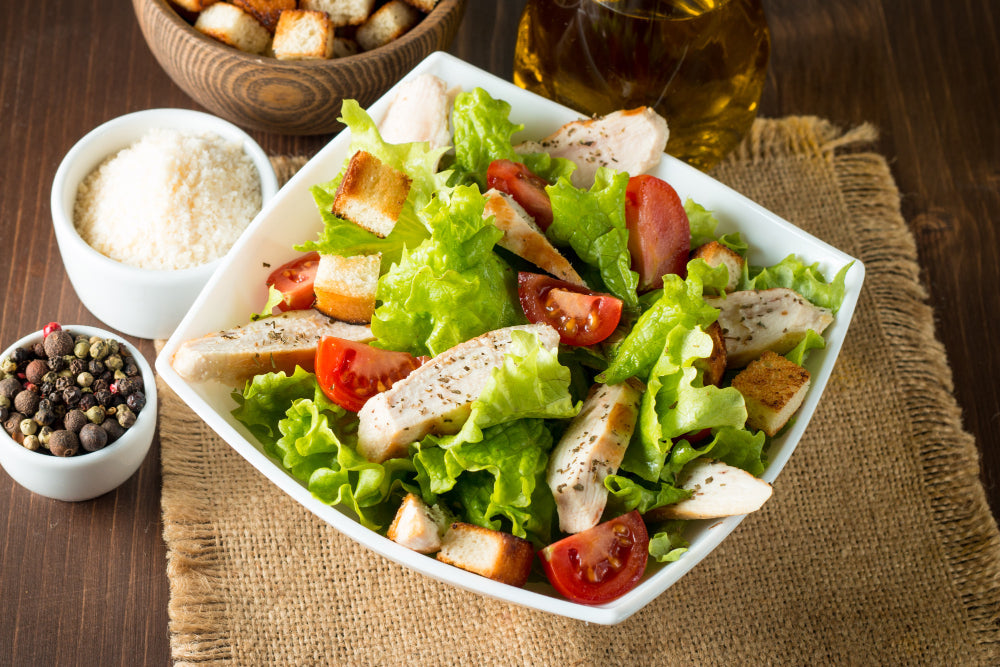 desinchá salada quente com frango alface tomate pimenta do reino e temperos naturais arroz