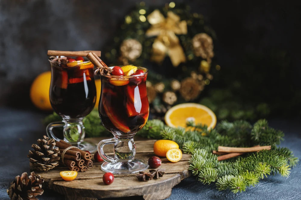drink de natal vermelho com especiarias cranberry e frutas
