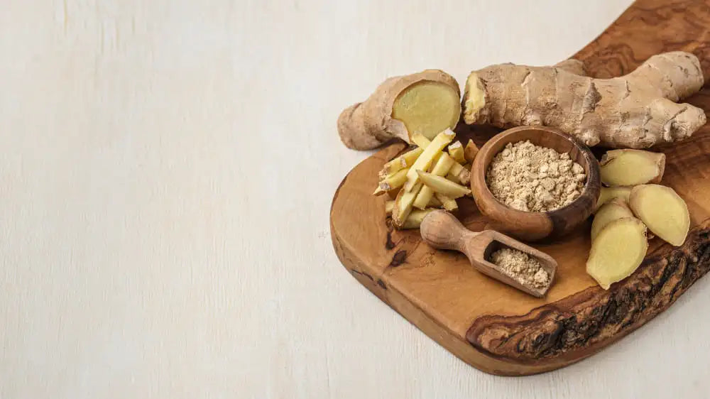 tábua com pedaços de gengibre