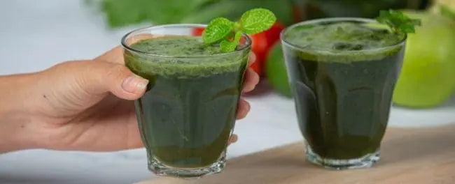 Copos com spirulina