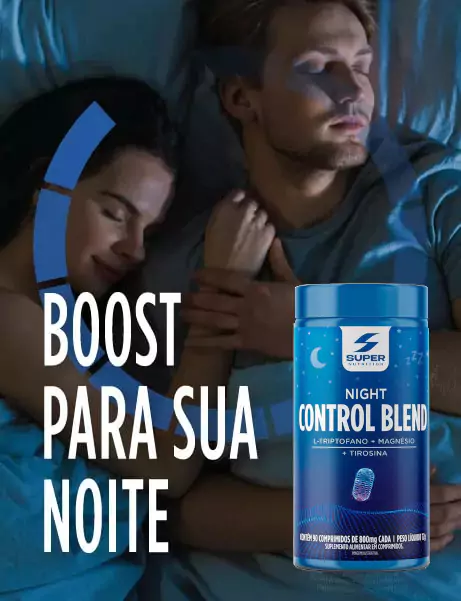 Casal dormindo tranquilamente com a ilustração da embalagem de night control blend da Desinchá