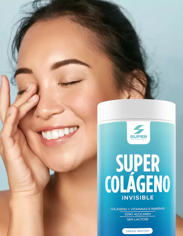 Mulher sorrindo após tomar colágeno hidrolisado em pó com a ilustração da embalagem de Collagen Invisible da Desinchá